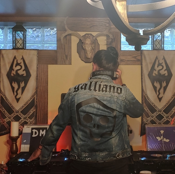 Meet your Posher, Christopher - Picture 2 of 2